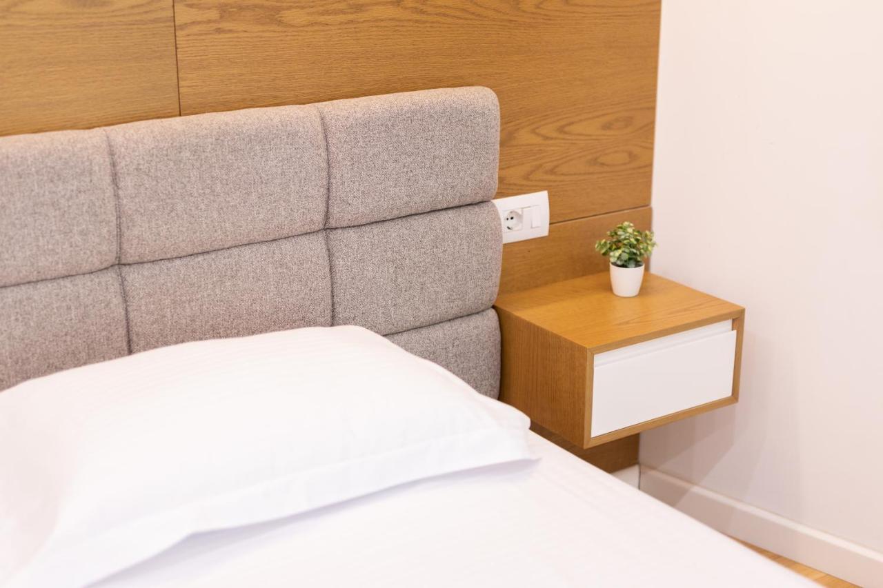 Exclusive 2 Bedrooms Apartment 티라나 외부 사진