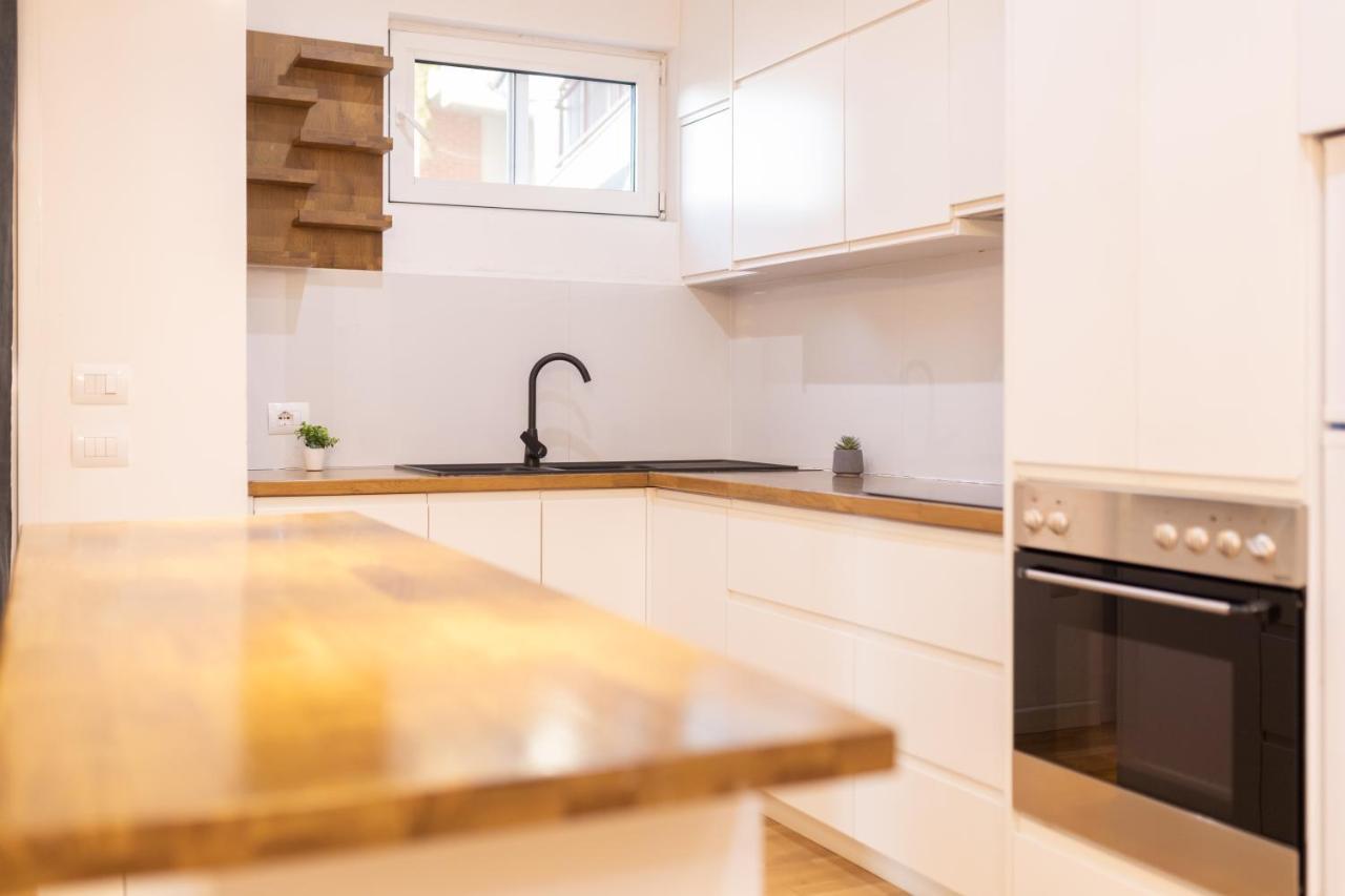 Exclusive 2 Bedrooms Apartment 티라나 외부 사진