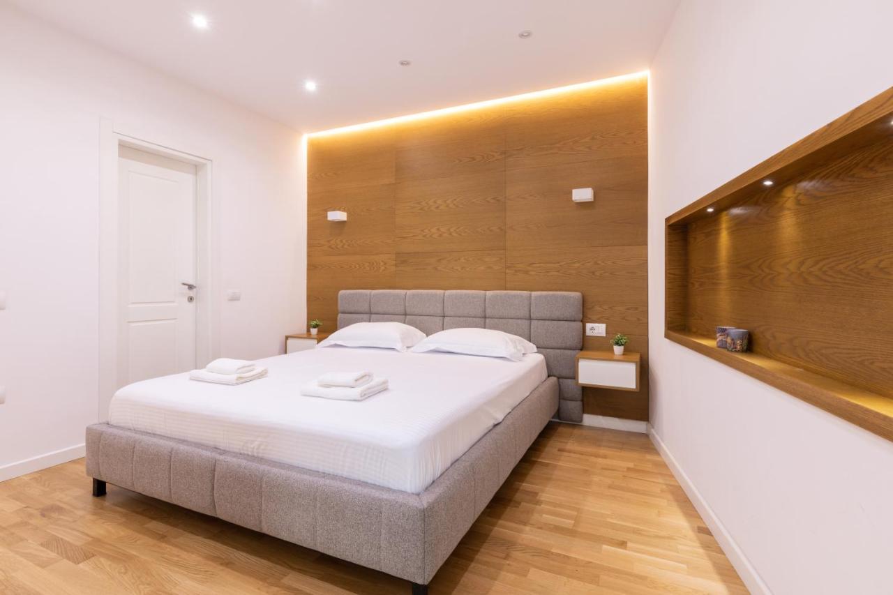 Exclusive 2 Bedrooms Apartment 티라나 외부 사진