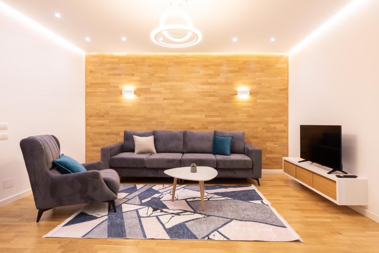 Exclusive 2 Bedrooms Apartment 티라나 외부 사진