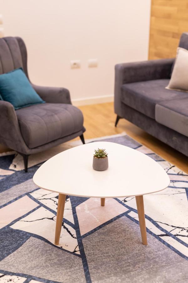 Exclusive 2 Bedrooms Apartment 티라나 외부 사진