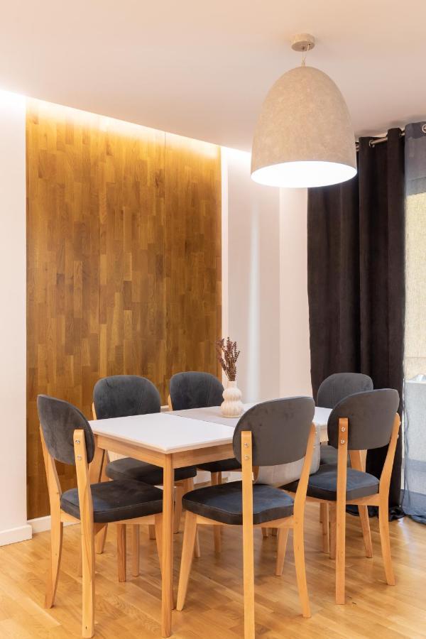Exclusive 2 Bedrooms Apartment 티라나 외부 사진