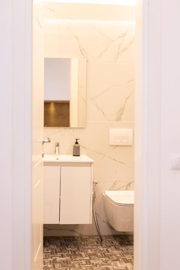 Exclusive 2 Bedrooms Apartment 티라나 외부 사진