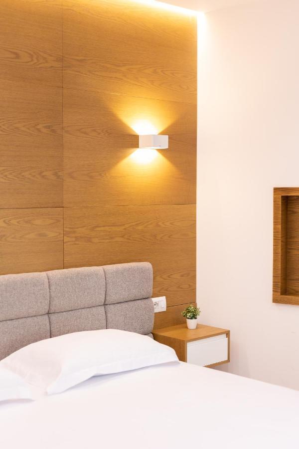 Exclusive 2 Bedrooms Apartment 티라나 외부 사진