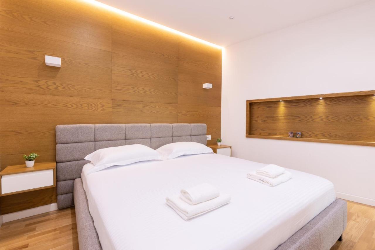 Exclusive 2 Bedrooms Apartment 티라나 외부 사진