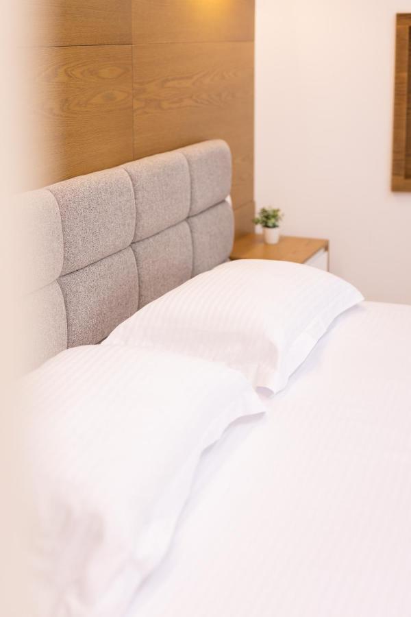 Exclusive 2 Bedrooms Apartment 티라나 외부 사진
