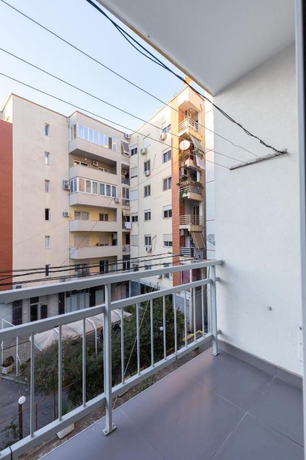 Exclusive 2 Bedrooms Apartment 티라나 외부 사진